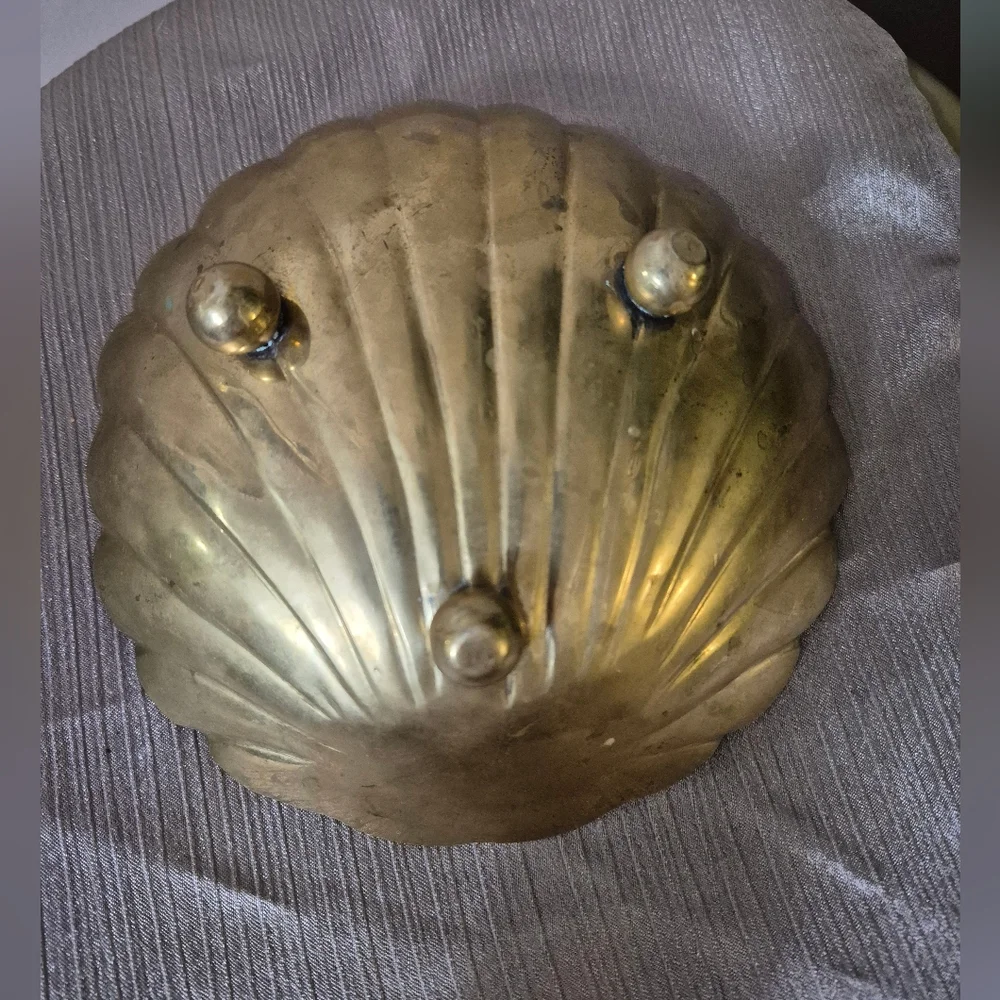 Vintage brass clamshell - Picture 2 of 8